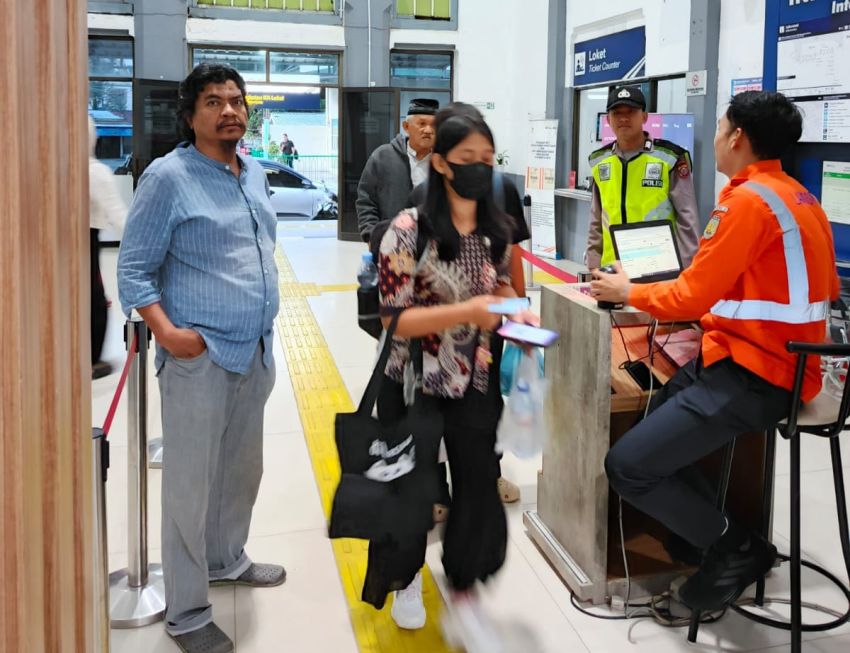 Polsek Siantar Barat Perketat Pengamanan Arus Mudik di Stasiun Kereta Api