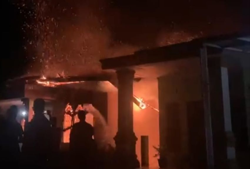 Korsleting Listrik, Rumah Warga di Bandarlama Labura Ludes Terbakar