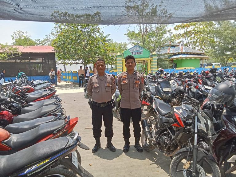 900 Wisatawan Padati Pantai Bunga dan Pantai Bali, Polisi Perketat Pengamanan