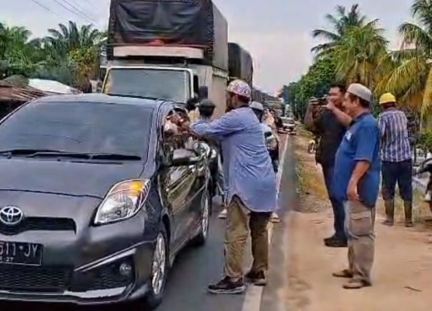 PT Socfindo Aek Loba Bagi 300 Paket Takjil