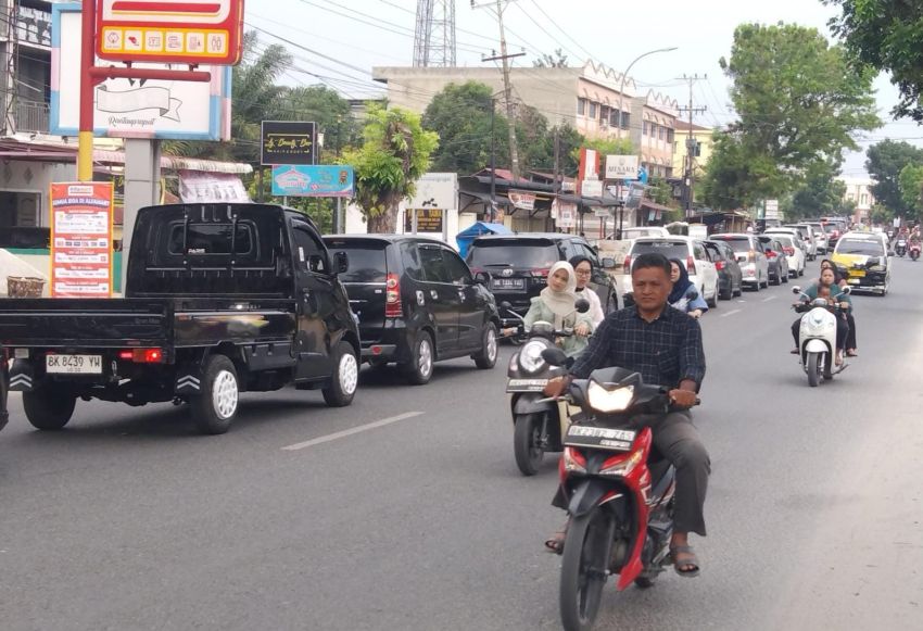 Arus Balik di Jalinsum Sisingamangaraja Rantauprapat Arah Riau Padat Merayap