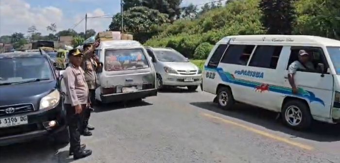 Kapolres Simalungun Turun Langsung Urai Macet Jalur Toba-Parapat