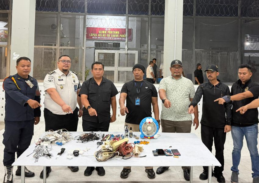 Ditjenpas Sumut Bersama Lapas Lubukpakam Gelar Razia, Sejumlah Barang Terlarang Disita dan Dibakar