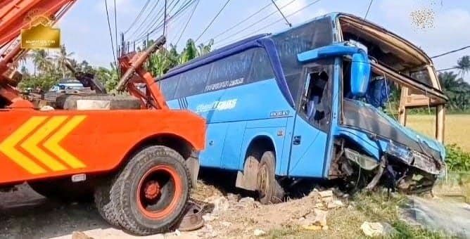 Bus Pariwisata Tergelincir di Batubara, Jalinsum Macet 4 Km