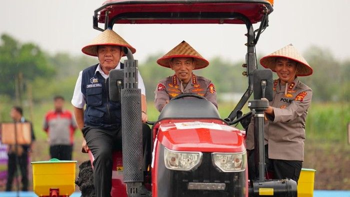 Kapolri Pimpin Tanam Jagung Serentak di Lahan 3.035,89 Ha, Dukung Ketahanan Pangan
