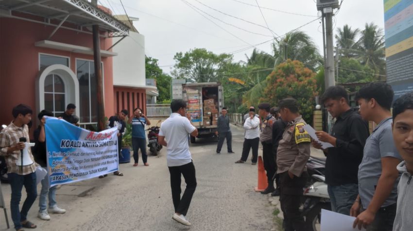 Dinilai Kriminalisasi Oknum Guru, Kelompok Mahasiswa Unjuk Rasa di YPQ Asahan