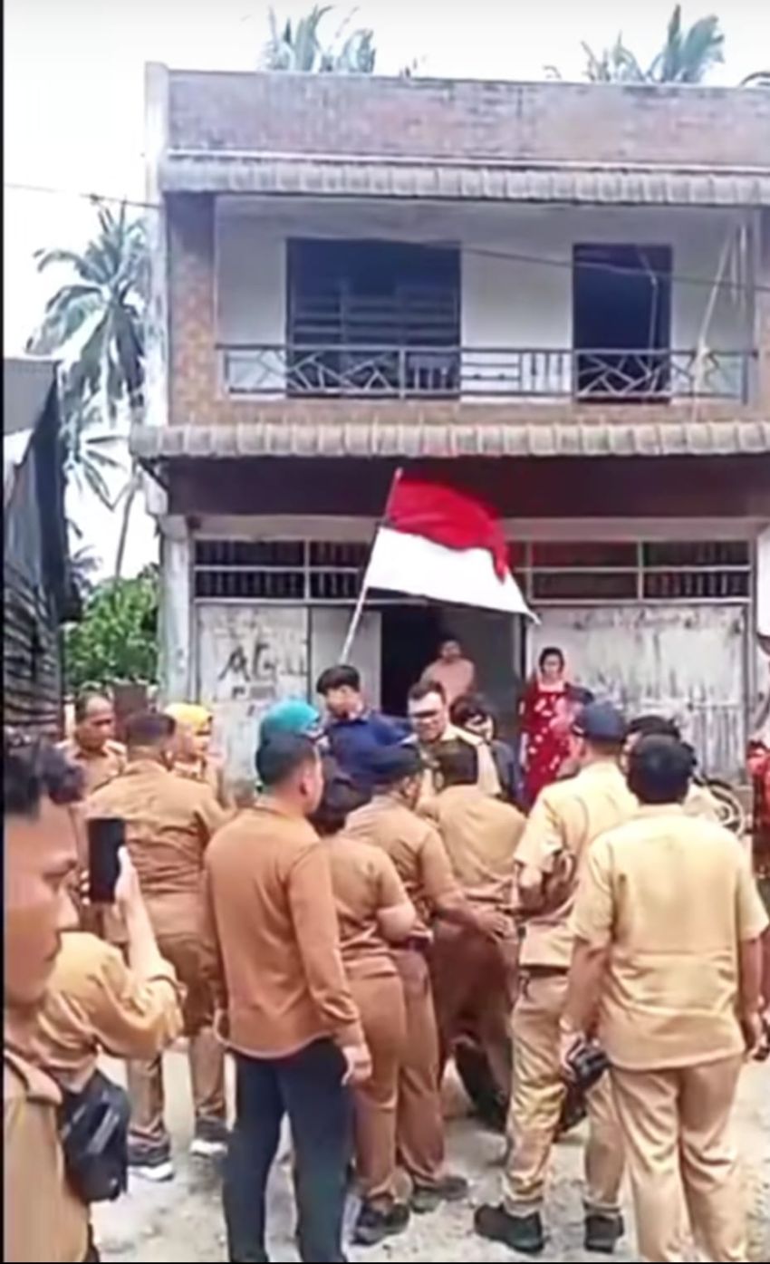 Viral, Rombongan Bupati Deliserdang Dicegat Warga Protes Jalan Rusak di STM Hulu