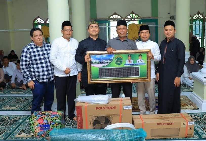 119 Bilal Mayit, Nazir Masjid, dan Guru Mengaji di Kecamatan Kualuh Leidong Terima Tali Asih