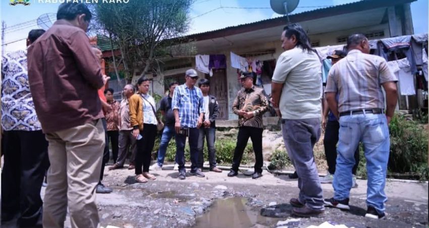 Bupati Karo Tinjau Jalan Rusak dan Drainase di Desa Cinta Rakyat
