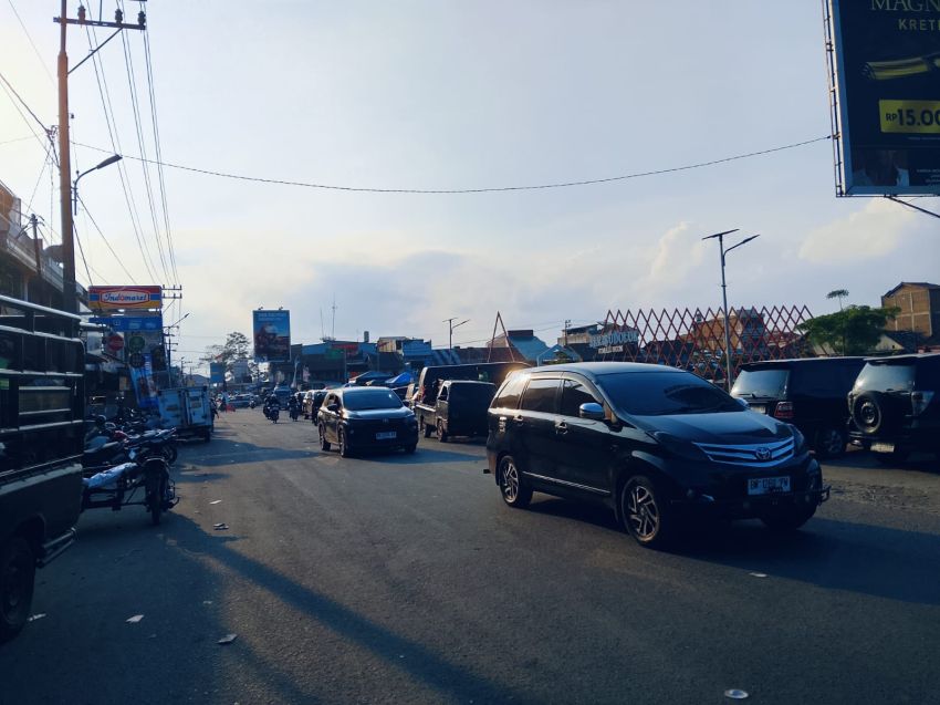 H+4 Lebaran, Kendaraan yang Melintas di Saribudolok Ramai