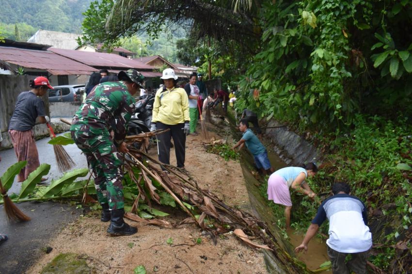 Gotong Royong Massal di Sibolga, TNI-Polri dan Warga Bersatu Ciptakan Lingkungan Bersih