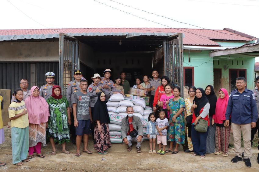 Polres Tapteng Salurkan Bantuan Pangan ke Warga Terdampak