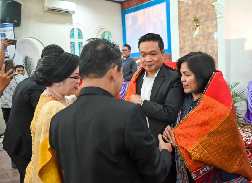Bupati Humbahas Hadiri Penutupan Sinode dan Pelantikan Ephorus HKI