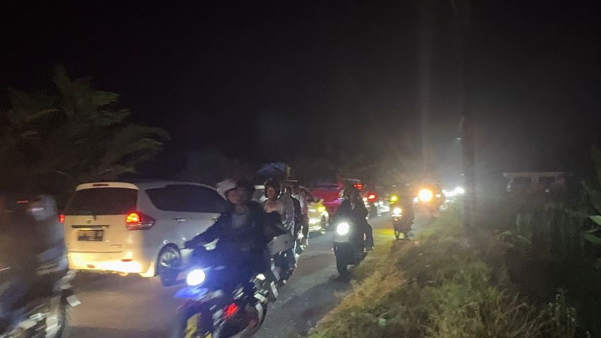 Arus Balik, Jalan Besar Sidamanik Jurusan Sidamanik-Simarimbun Macet Total