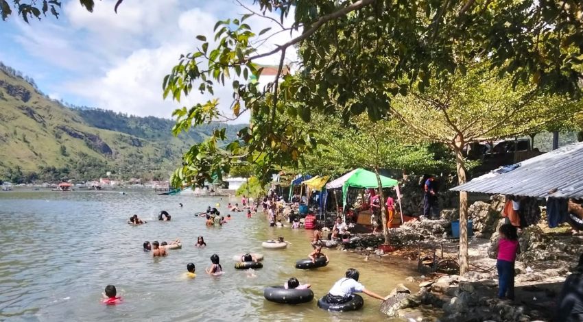 Libur Lebaran, Objek Wisata Danau Toba Haranggaol Ramai Pengunjung