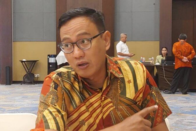 Rupiah Melemah Dekati 17.000/Dolar AS, IHSG Tertekan