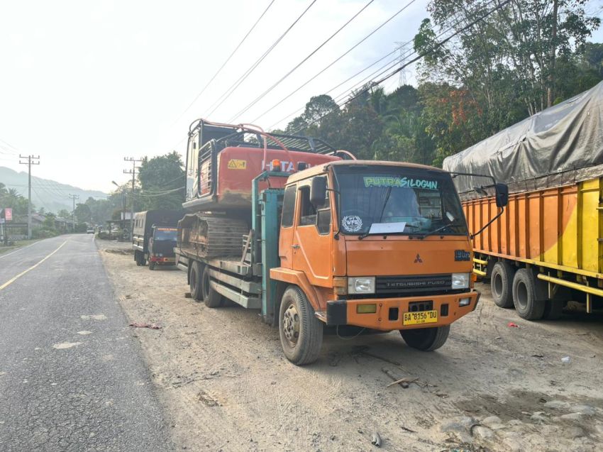 Polda Sumut Amankan Dua Ekskavator Diduga Untuk Tambang Ilegal di Madina