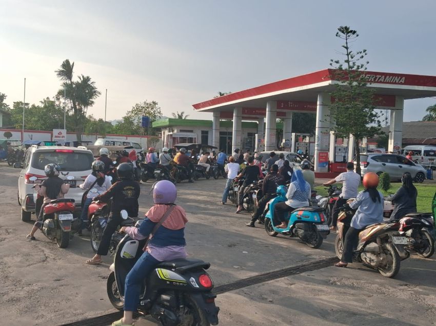 Panic Buying, Antrean BBM di Tapteng Usai Pernyataan Bahlil