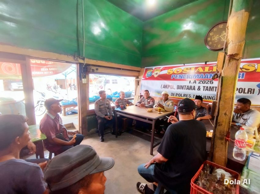 Sat Binmas Polres Tanjungbalai Sosialisasi Penerimaan Polri di Warung Kopi