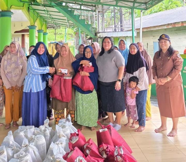DWP Tapteng Salurkan 500 Paket Ramadhan