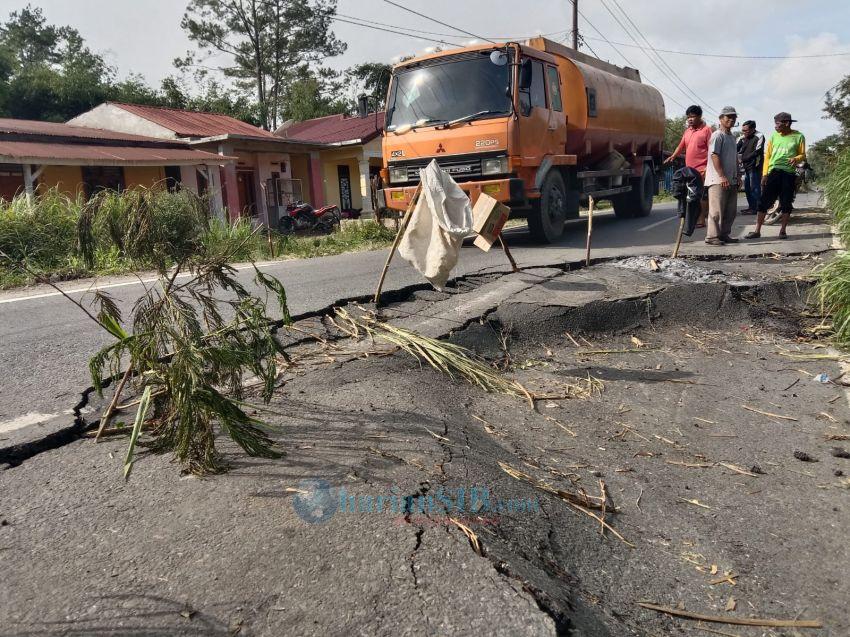 Ruas Jalan Provinsi di Raya Usang Simalungun Amblas