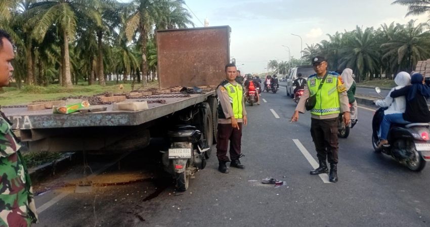 Tabrak Fuso di Jalinsum Sergai, Satu Pelajar Tewas