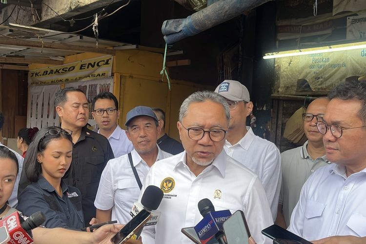 Zulhas Soroti Harga Plastik Melonjak Tajam, Pedagang Mengeluh Biaya Usaha Membengkak