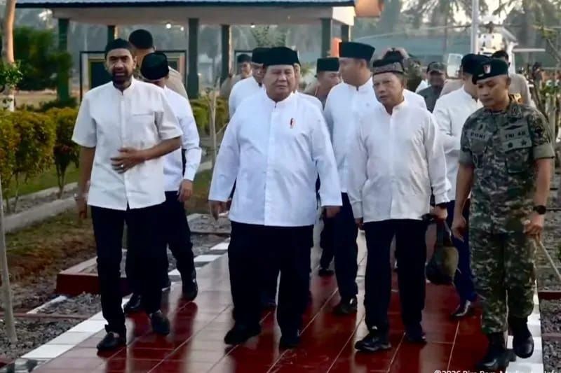 Prabowo Shalat Id di Aceh, Gibran di Masjid Istiqlal