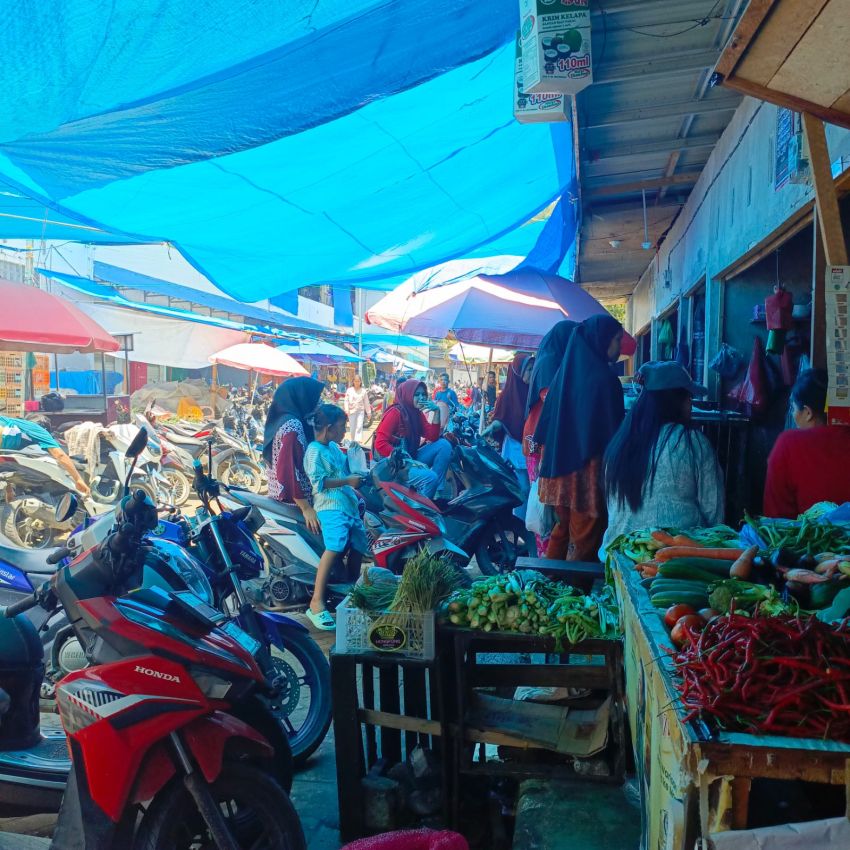 H-1 Lebaran, Pasar Nauli Sibolga Dipadati Pembeli