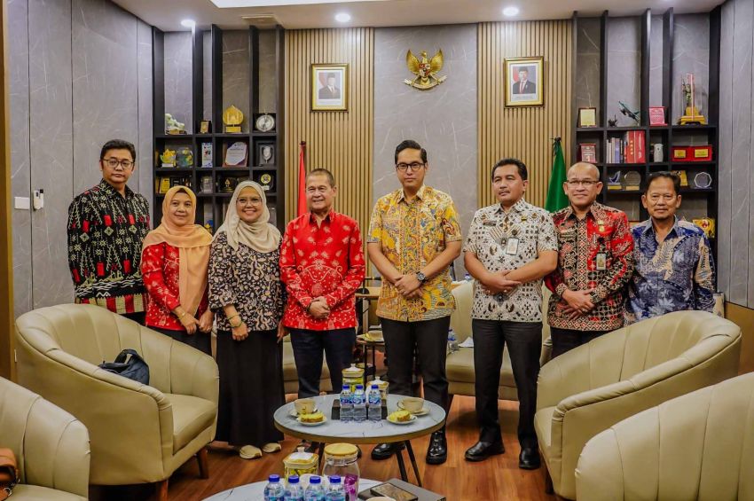 Rico Waas Minta Apoteker Edukasi Obat kepada Masyarakat