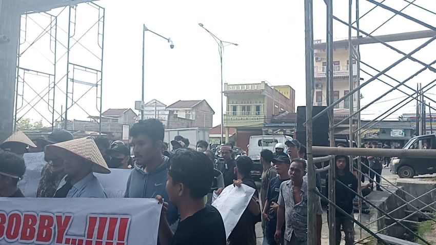 Aliansi Petani Bawang dan Mahasiswa Sumatera Utara Demo Polda Sumut, Resah Beredarnya Bawang Diduga Ilegal