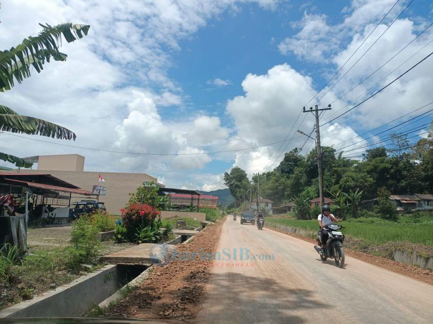Jalan Berdebu dan Beram Bahaya Masih Hiasi Tarutung-Harean