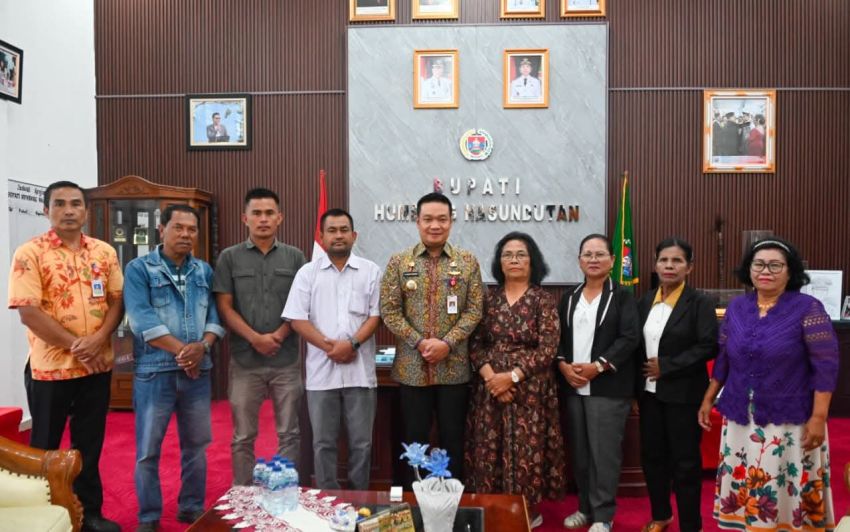 Bupati Humbahas Terima Kunjungan HKI Bahalimbalo Paranginan
