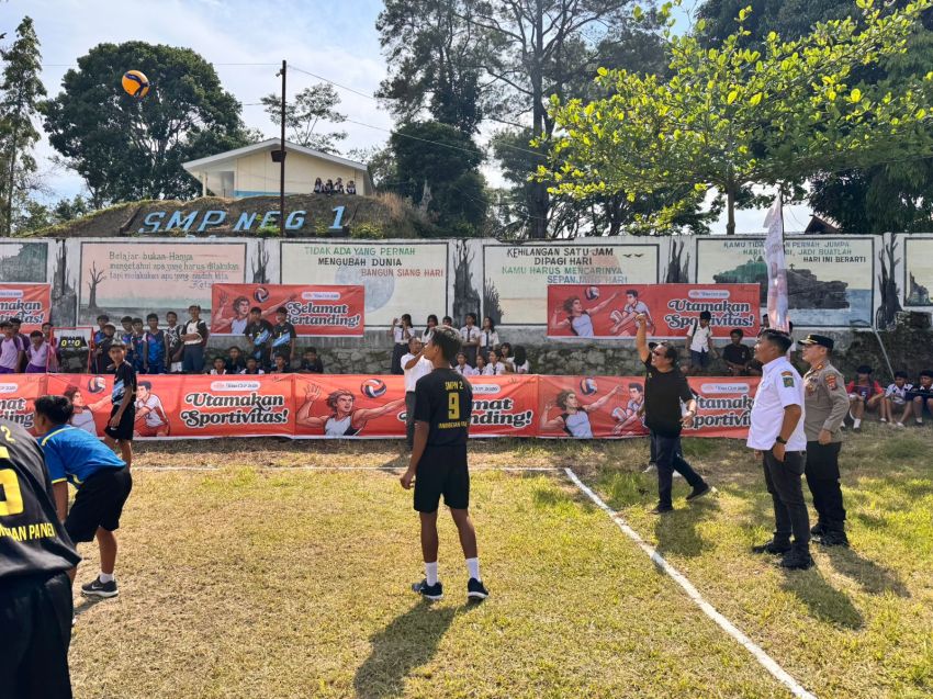 9 Tim Ikuti Turnamen Bola Voli Toba Cup di Panei Tongah