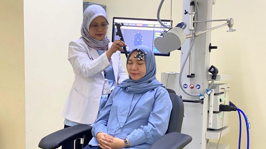 RS Adam Malik Hadirkan Teknologi TMS untuk Pasien Stroke dan Depresi