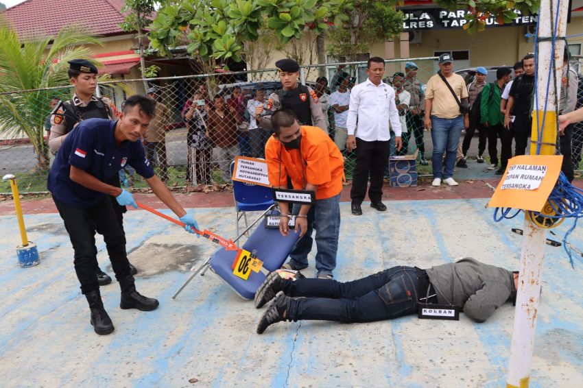 Polres Tapteng Gelar Rekonstruksi Pembunuhan di Kolang