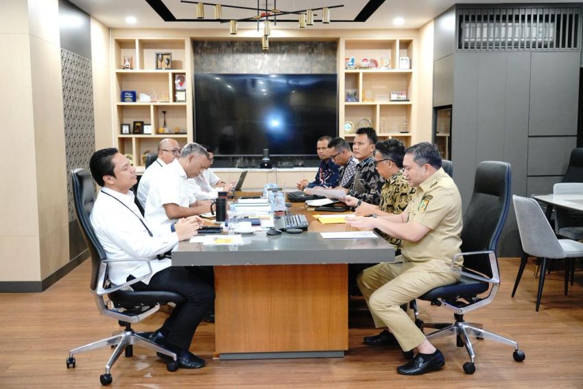 Bupati Usulkan Perbaikan Kualitas Jalan Nasional di Pakpak Bharat ke Kementrian PUPR