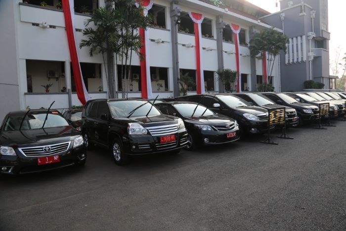 Pemerintah Batasi Penggunaan Mobil Dinas 50%, Dorong Pakai Transum