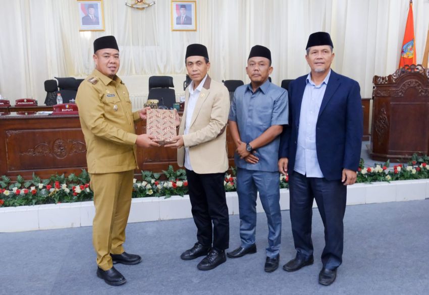 Paripurna DPRD Batubara, Wabup Syafrizal Sampaikan LKPj Tahun Anggaran 2025