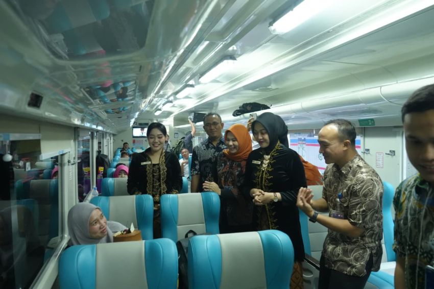 Peringati Hari Kartini, KAI Divre I Sumut Hadirkan Nuansa Adat dan Layanan Ramah Perempuan