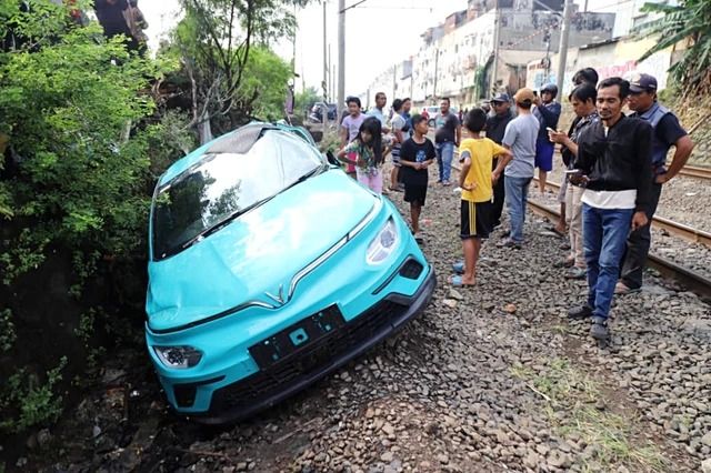 Seskab: Kemenhub Bakal Evaluasi Taksi Green SM Buntut Insiden Kereta