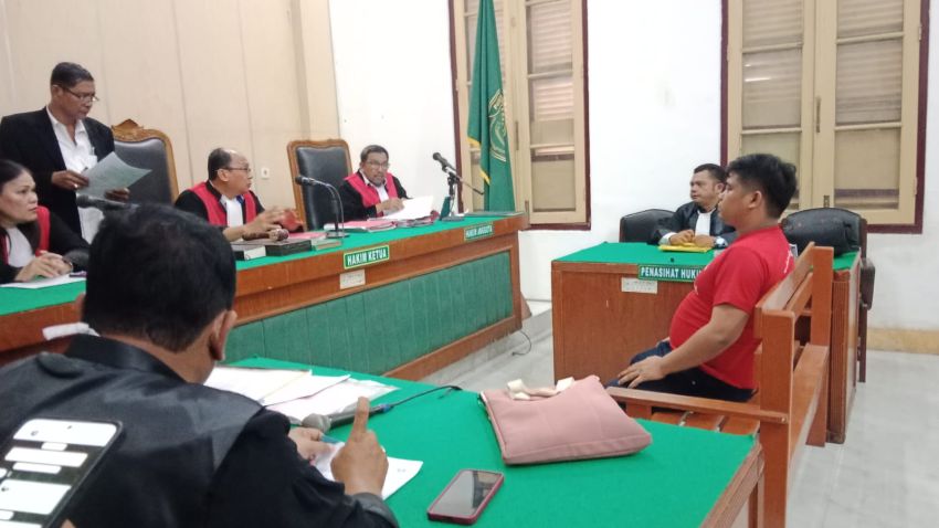 Penjaga Toko Didakwa Tampung Emas Curian Hakim PN Medan