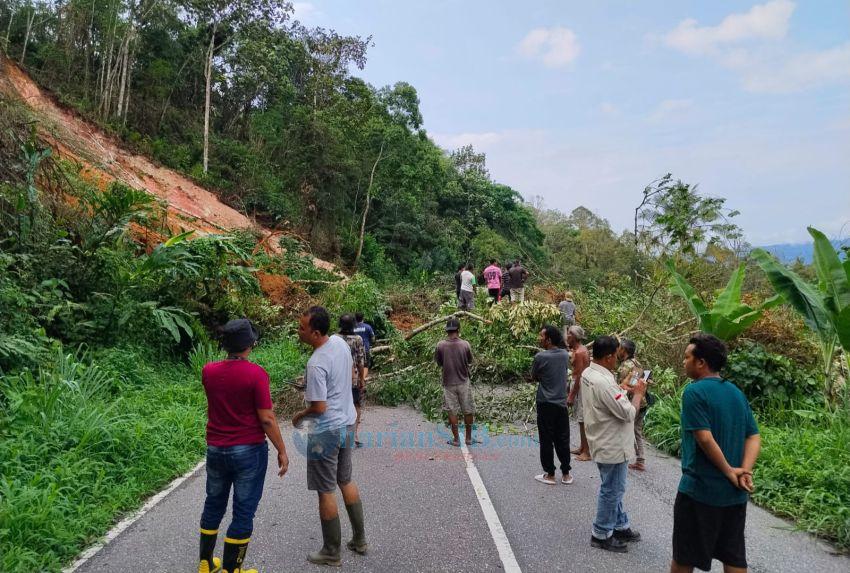 Longsor Tutup Jalinsum di Simangumban Taput