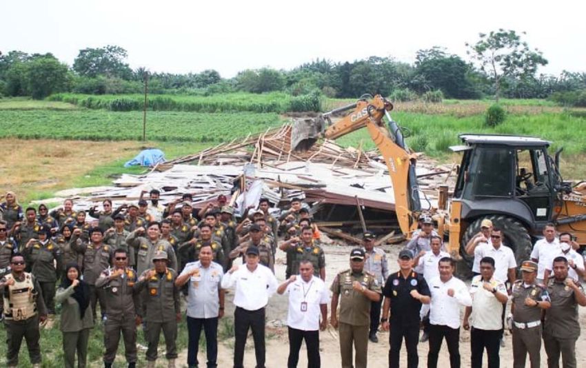 Diduga Tempat Peredaran Narkoba, 3 Kafe di Bantaran Sungai Ular Dirobohkan