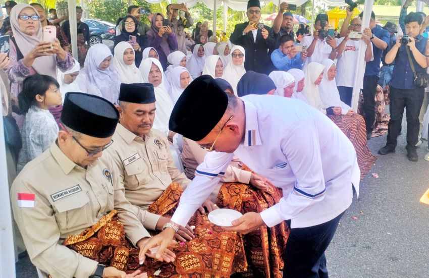 Bupati Simalungun Ingatkan 104 Calhaj Jaga Kesehatan di Tanah Suci