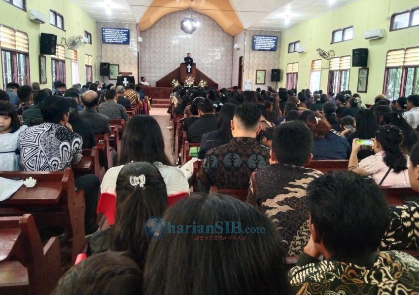 Jemaat Padati Gereja, Ibadah Jumat Agung di Rantauprapat Berlangsung Khidmat
