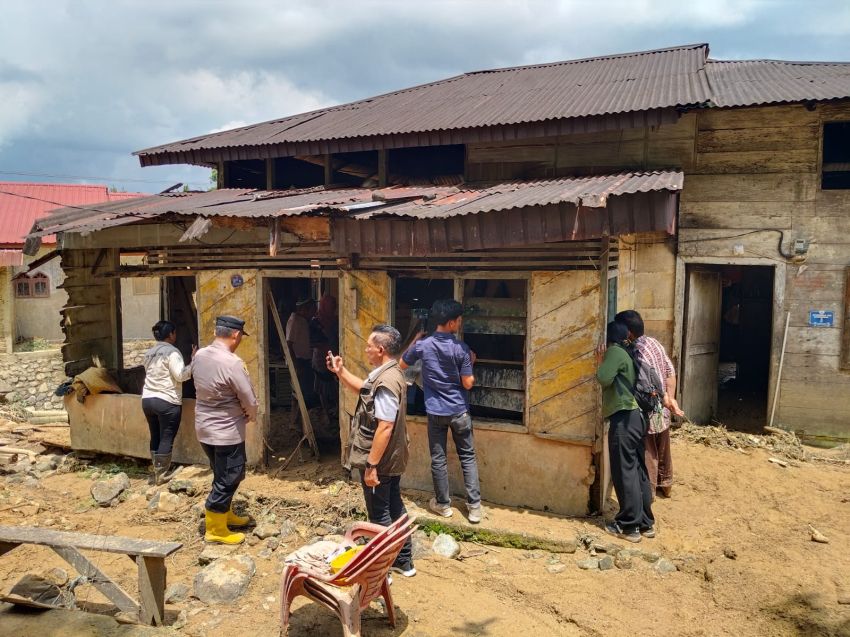 Data Sementara, 196 Rumah Warga Terdampak Bencana Banjir di Kecamatan Simangumban dan 15 Ha Areal Persawahan Gagal Panen &lrm;