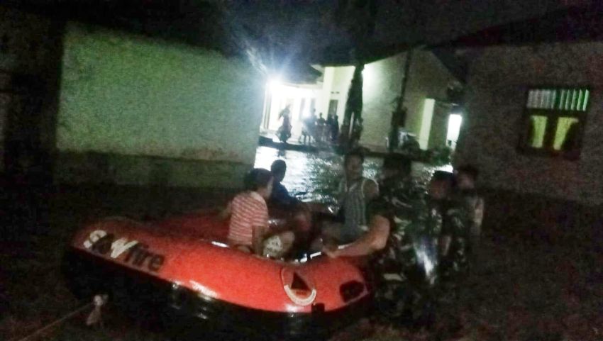 Banjir Rendam Hutanabolon, Warga Dievakuasi Malam Hari