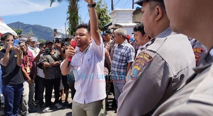 Puluhan Warga Tapteng Sampaikan Aspirasi Soal Jadup