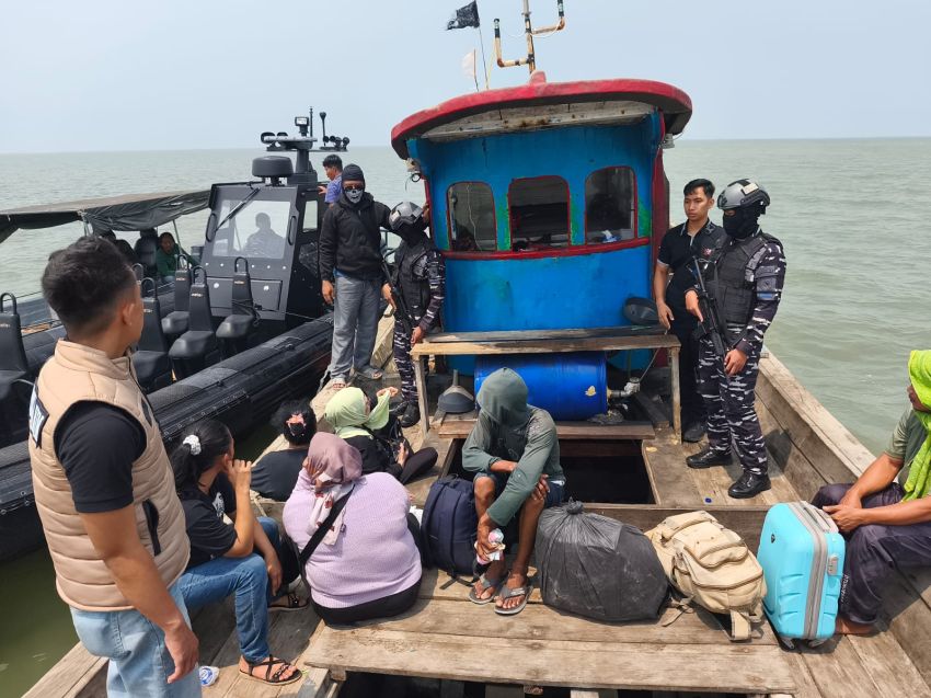 Operasi Gabungan TNI AL dan Imigrasi Gagalkan Penyelundupan PMI Non Prosedural